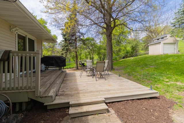 2220 Bossard Drive, Roseville, MN 55113