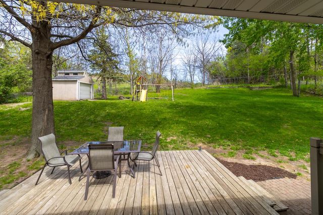 2220 Bossard Drive, Roseville, MN 55113