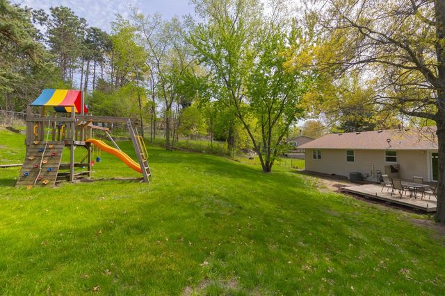 2220 Bossard Drive, Roseville, MN 55113