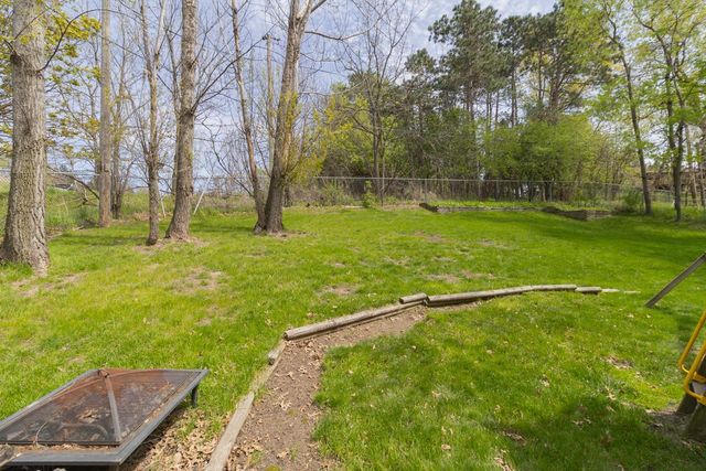2220 Bossard Drive, Roseville, MN 55113