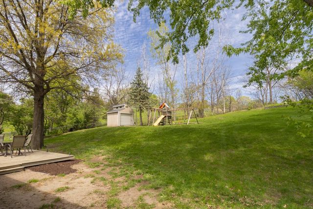 2220 Bossard Drive, Roseville, MN 55113