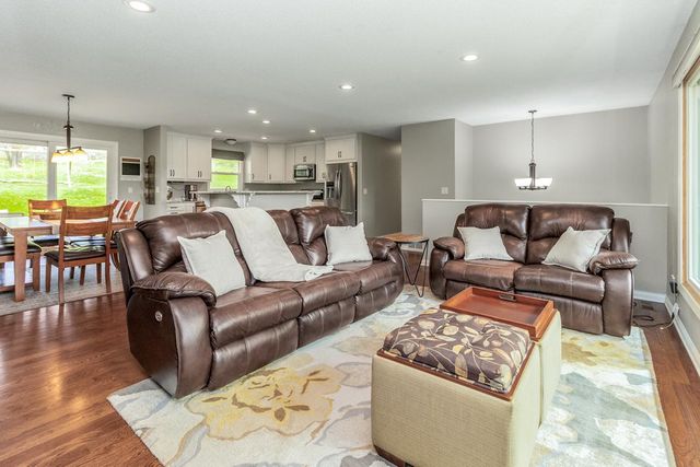 2220 Bossard Drive, Roseville, MN 55113