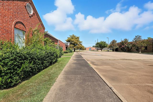 4550 Lamar Avenue 200, Paris, TX 75462