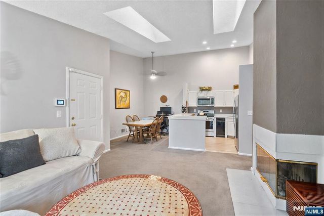 972 Juniper Way, Mahwah, NJ 07430