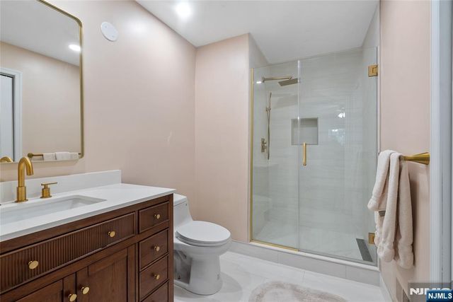 972 Juniper Way, Mahwah, NJ 07430