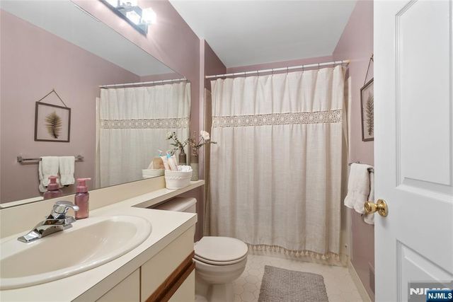 972 Juniper Way, Mahwah, NJ 07430