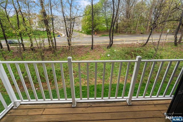972 Juniper Way, Mahwah, NJ 07430
