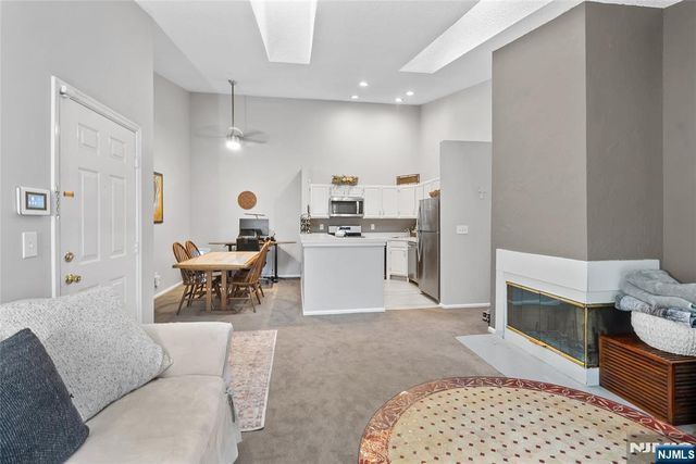 972 Juniper Way, Mahwah, NJ 07430
