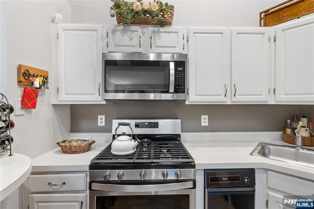 972 Juniper Way, Mahwah, NJ 07430