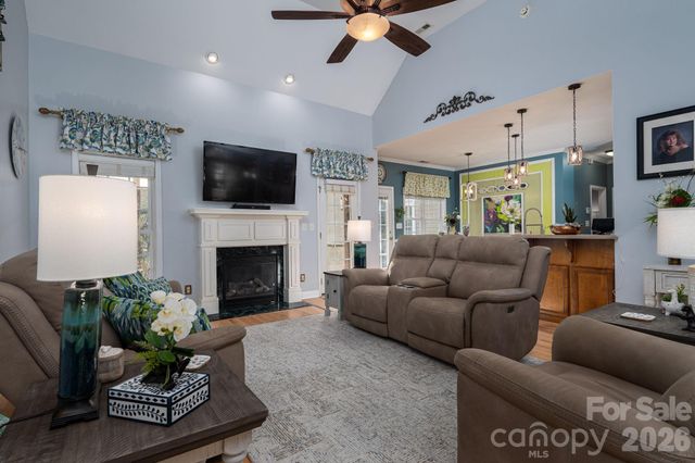 1013 Marguerite Drive, Lowell, NC 28098