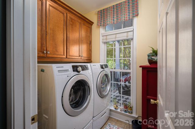 1013 Marguerite Drive, Lowell, NC 28098