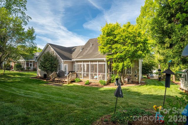 1013 Marguerite Drive, Lowell, NC 28098