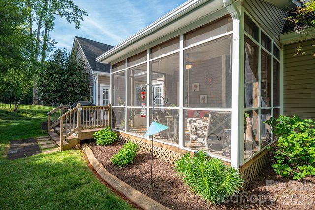 1013 Marguerite Drive, Lowell, NC 28098