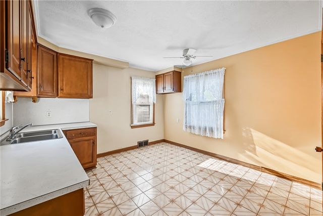 634 Spencer Ave, Sharon, PA 16146