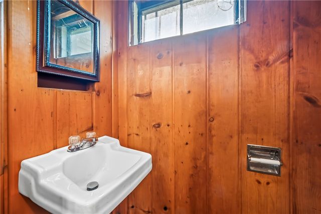 634 Spencer Ave, Sharon, PA 16146