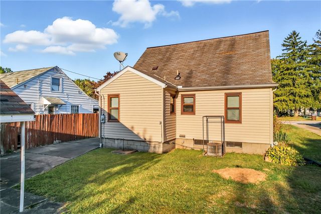634 Spencer Ave, Sharon, PA 16146