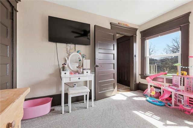 1217 E ARMOUR Boulevard, Kansas City, MO 64109