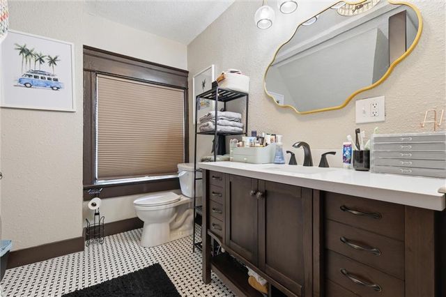 1217 E ARMOUR Boulevard, Kansas City, MO 64109