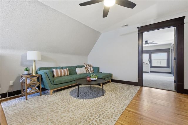 1217 E ARMOUR Boulevard, Kansas City, MO 64109