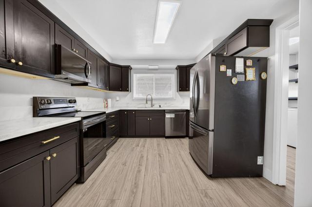 2005 Woodstock Way, Sacramento, CA 95825