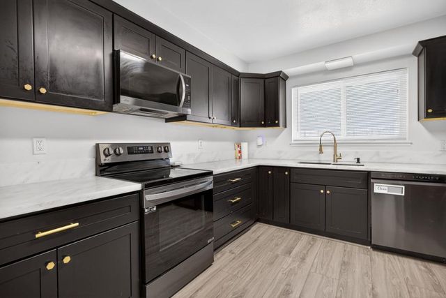 2005 Woodstock Way, Sacramento, CA 95825