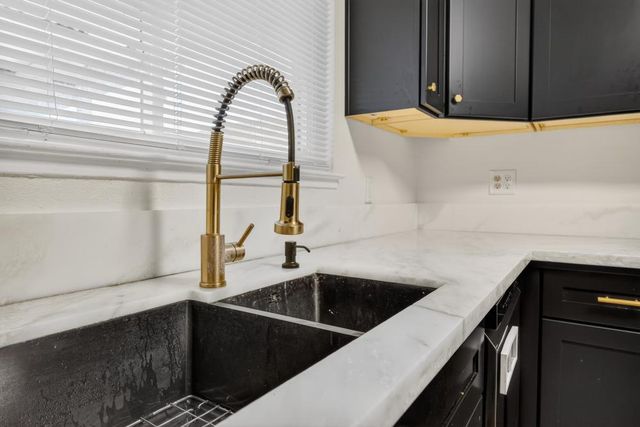 2005 Woodstock Way, Sacramento, CA 95825