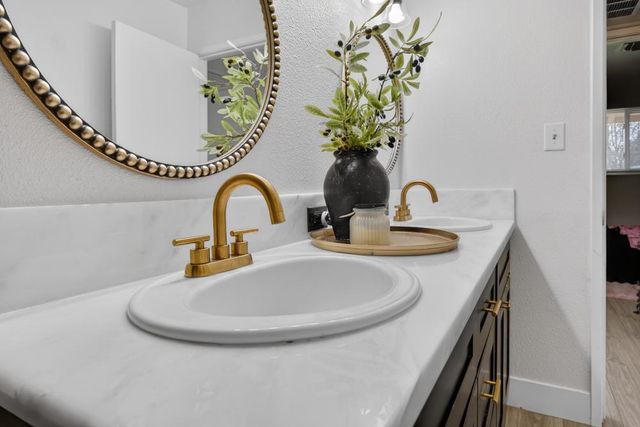 2005 Woodstock Way, Sacramento, CA 95825