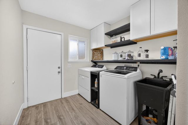 2005 Woodstock Way, Sacramento, CA 95825