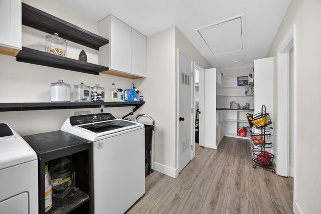 2005 Woodstock Way, Sacramento, CA 95825