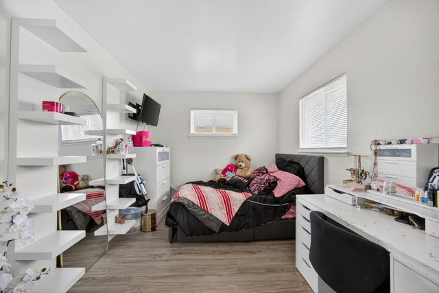 2005 Woodstock Way, Sacramento, CA 95825