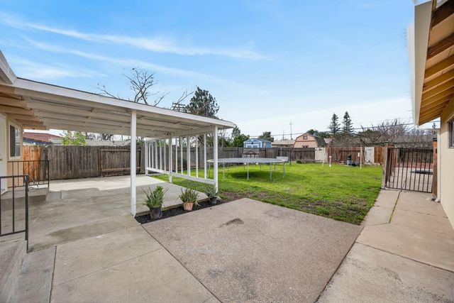 2005 Woodstock Way, Sacramento, CA 95825