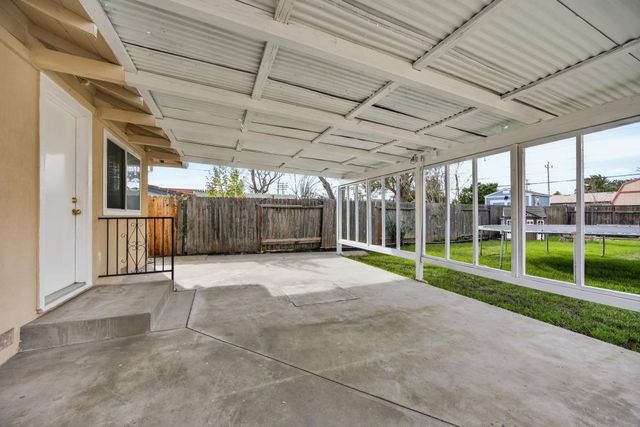 2005 Woodstock Way, Sacramento, CA 95825