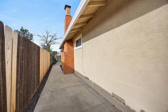2005 Woodstock Way, Sacramento, CA 95825
