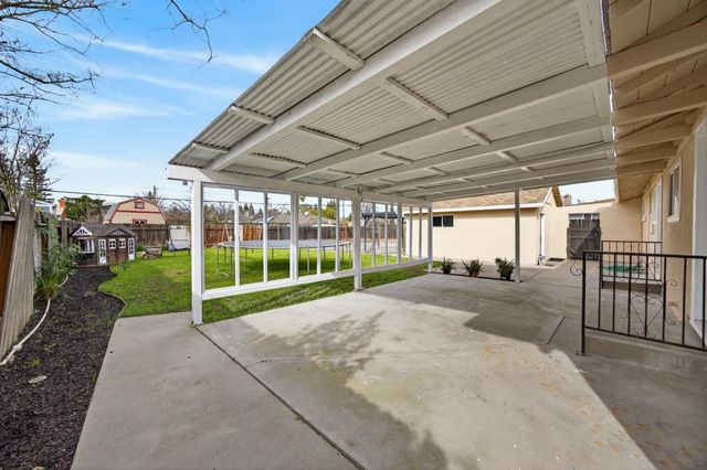 2005 Woodstock Way, Sacramento, CA 95825