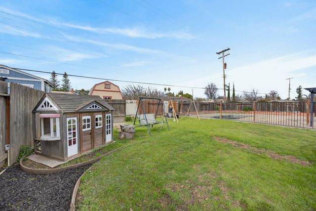 2005 Woodstock Way, Sacramento, CA 95825