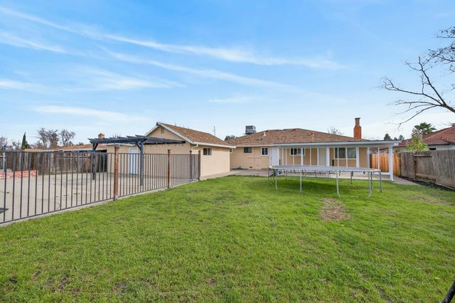 2005 Woodstock Way, Sacramento, CA 95825