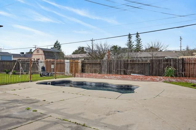 2005 Woodstock Way, Sacramento, CA 95825