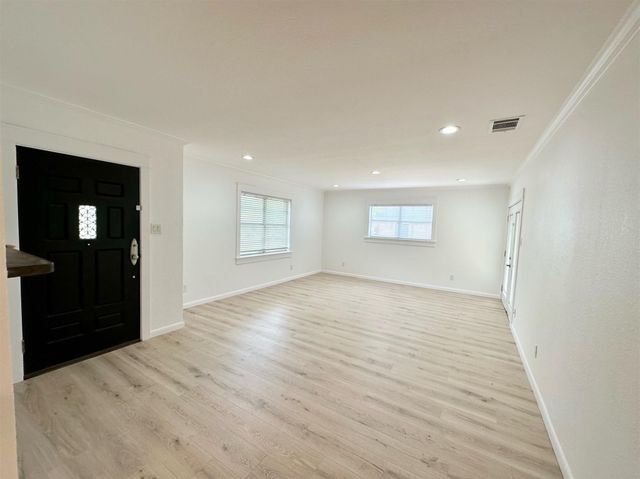 5903 Eureka DR, Austin, TX 78745