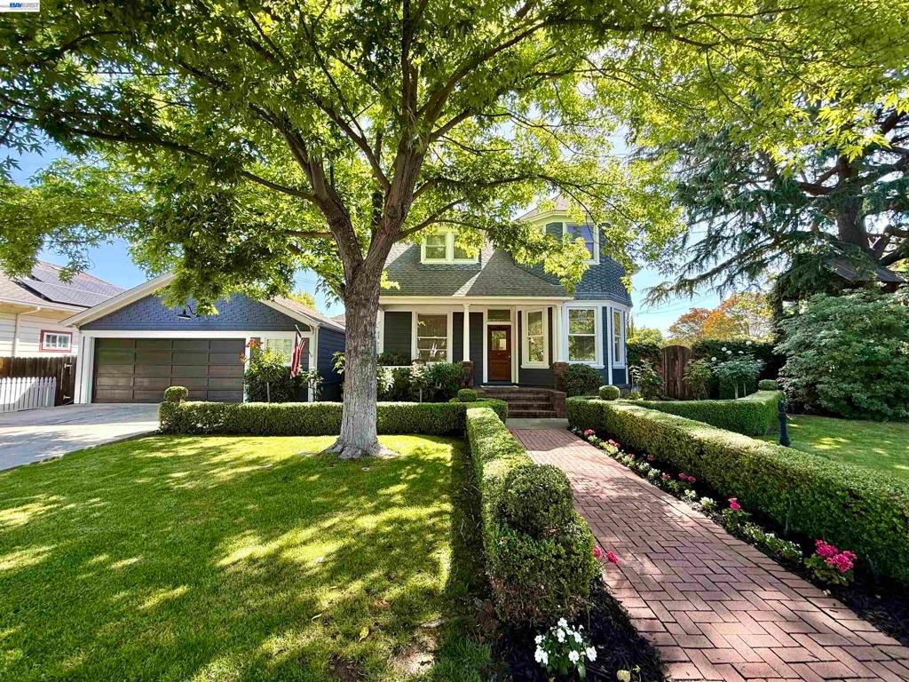 Image 1 of property listing at 580 S L St, Livermore, CA 94550
