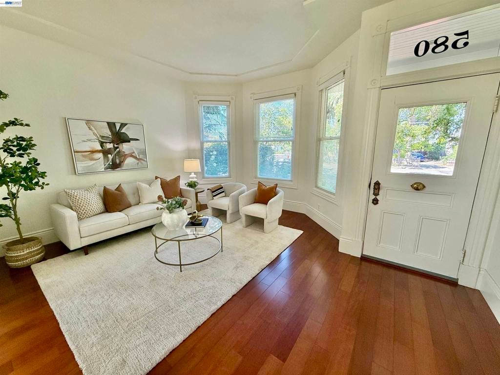 Image 10 of property listing at 580 S L St, Livermore, CA 94550