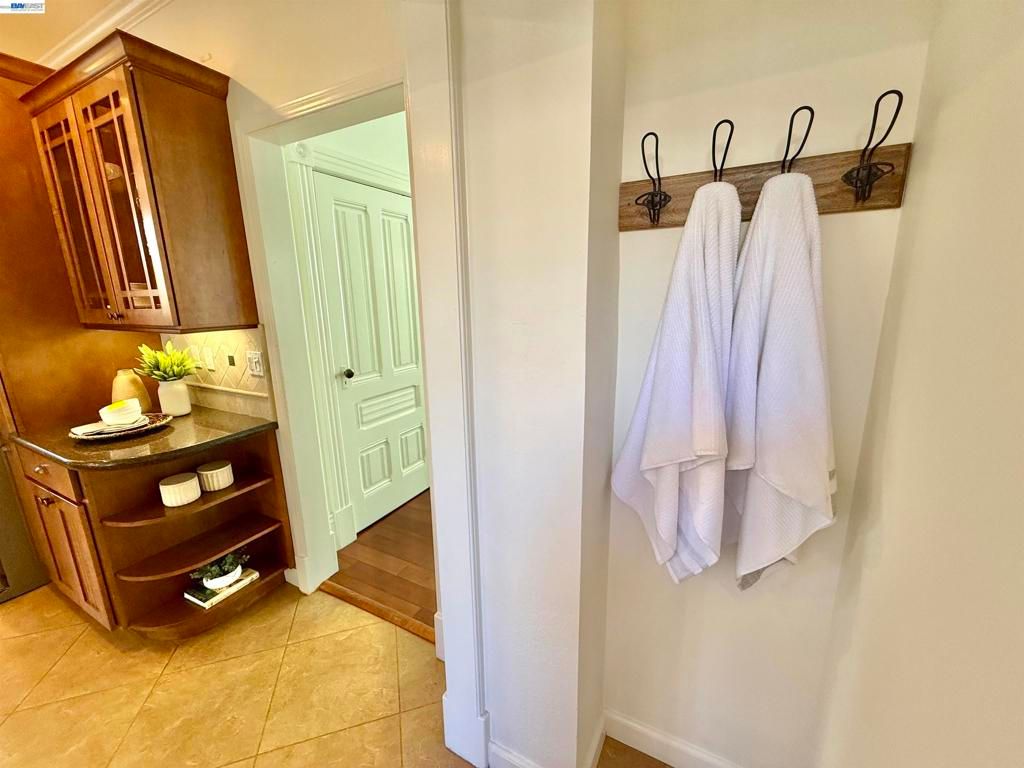Image 26 of property listing at 580 S L St, Livermore, CA 94550