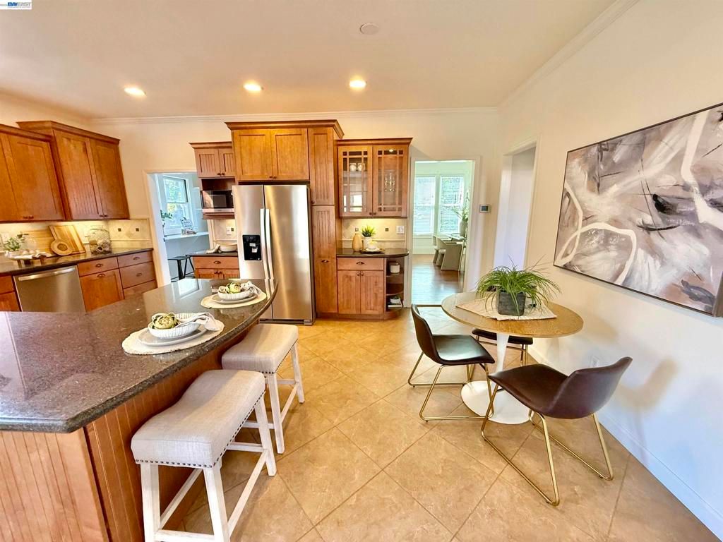 Image 28 of property listing at 580 S L St, Livermore, CA 94550