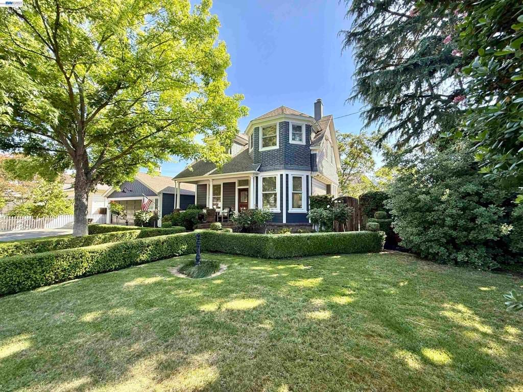 Image 3 of property listing at 580 S L St, Livermore, CA 94550