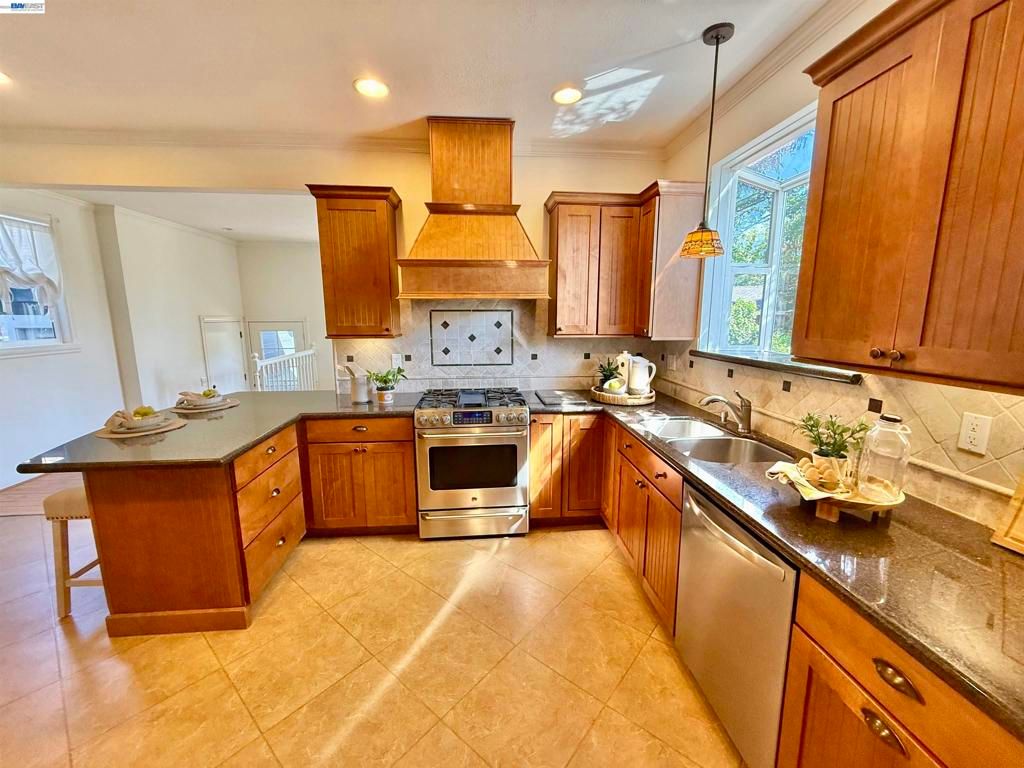 Image 32 of property listing at 580 S L St, Livermore, CA 94550