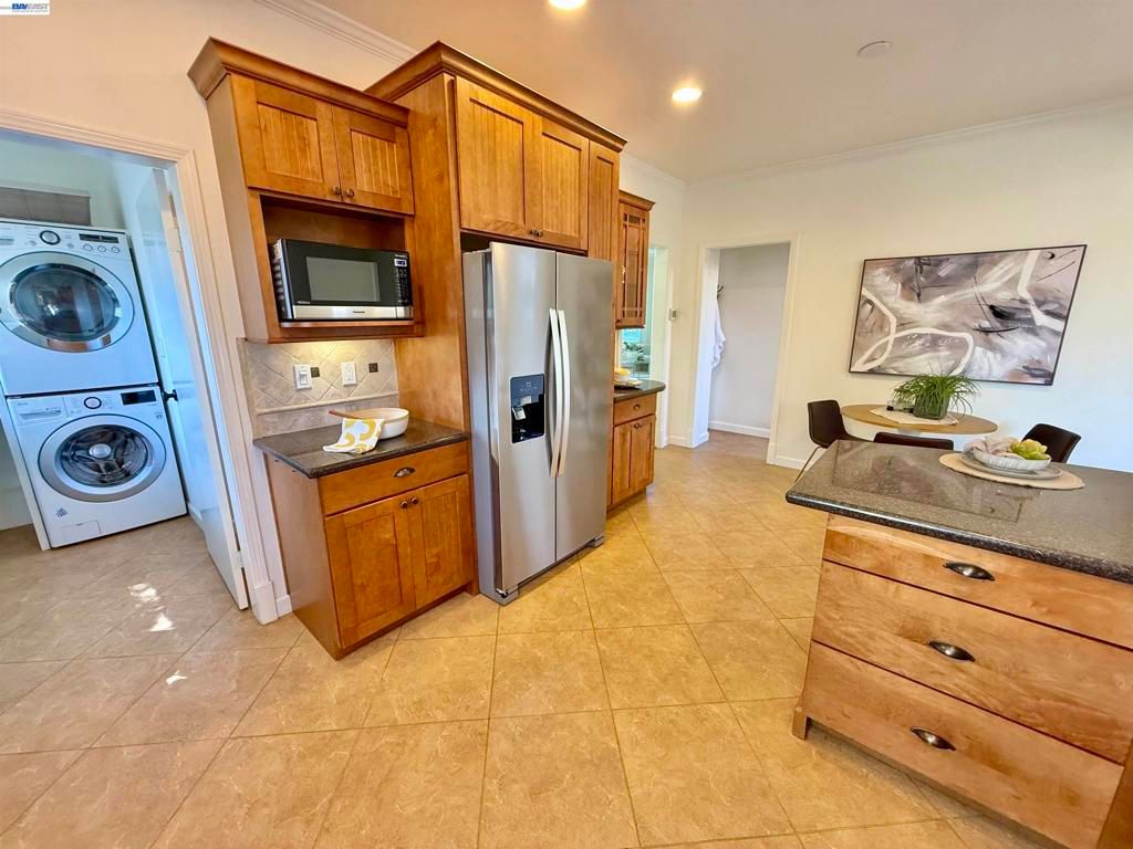 Image 34 of property listing at 580 S L St, Livermore, CA 94550