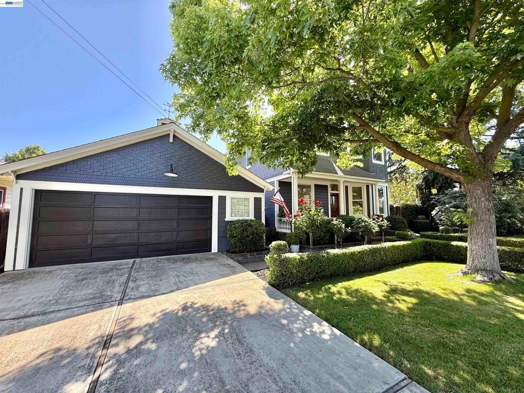 Image 4 of property listing at 580 S L St, Livermore, CA 94550
