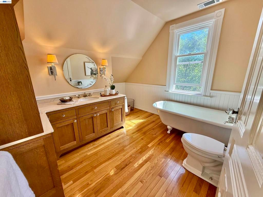 Image 47 of property listing at 580 S L St, Livermore, CA 94550