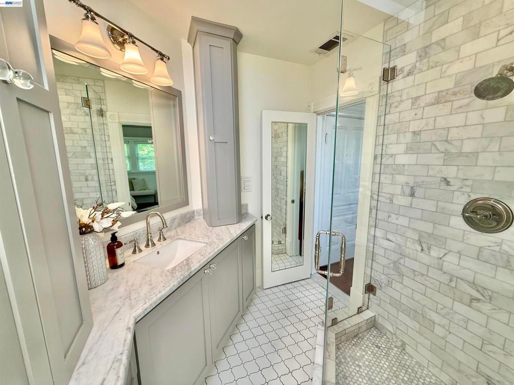 Image 56 of property listing at 580 S L St, Livermore, CA 94550