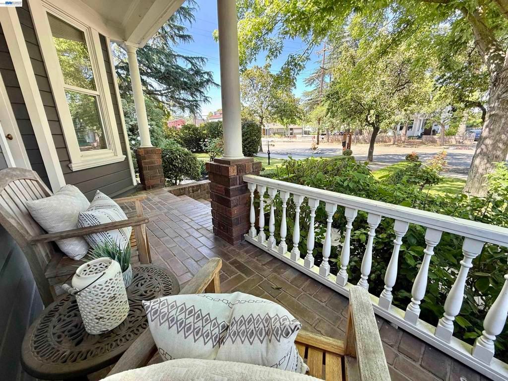 Image 7 of property listing at 580 S L St, Livermore, CA 94550