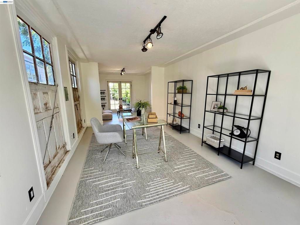 Image 76 of property listing at 580 S L St, Livermore, CA 94550